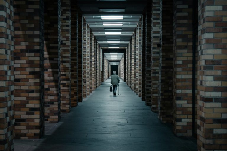 Emotiva despedida al final de la calle