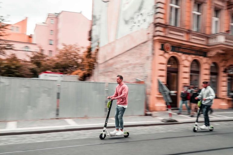 Patinetes eléctricos: "La nueva y descontrolada movilidad urbana"