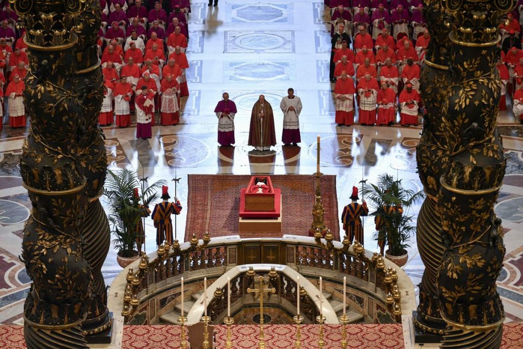 "Se busca al último Papa antes del fin del mundo…"