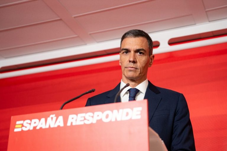 Pedro Sánchez se aferra al poder... "Por nuestro bien"