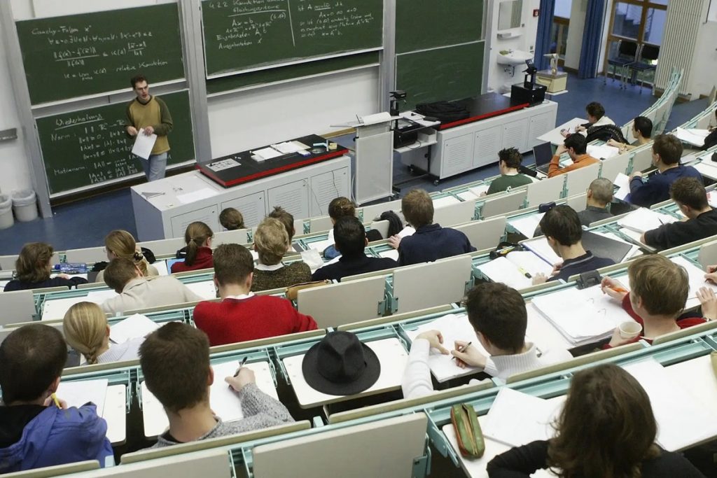 “Universidades, escuela de parados”